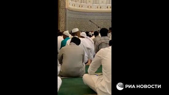 Проживающие в Катаре тысячи мусульман приняли участие в праздничных молитвенных службах