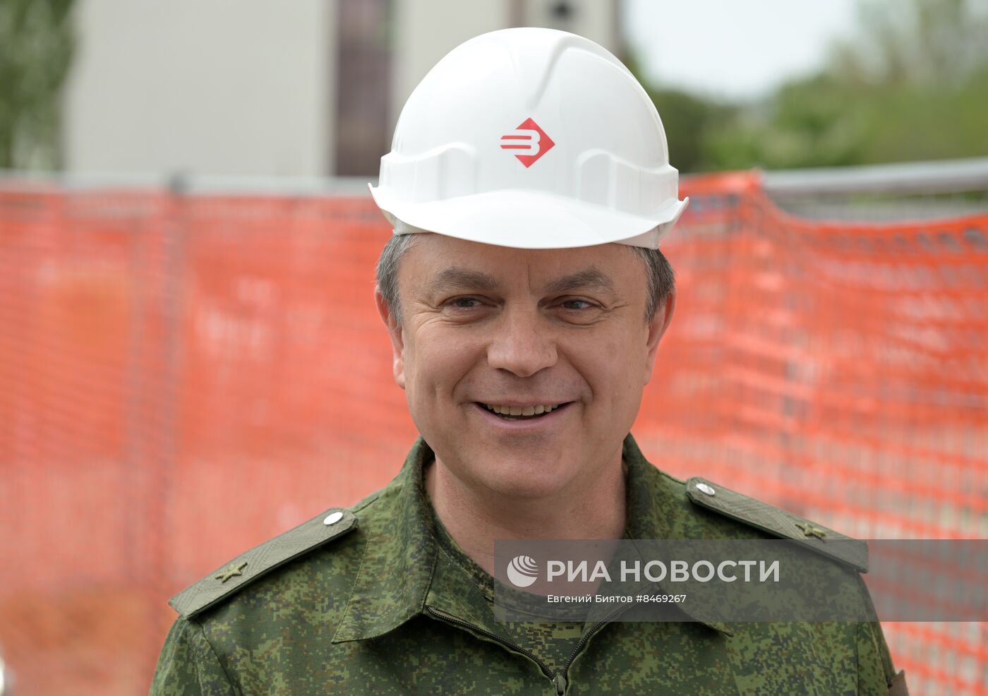 Врио главы ЛНР Л. Пасечник проинспектировал объект жилищного строительства в Луганске