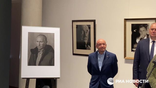 Фотохудожник Сергей Берменьев подарил Музею современной истории России портрет Владимира Путина