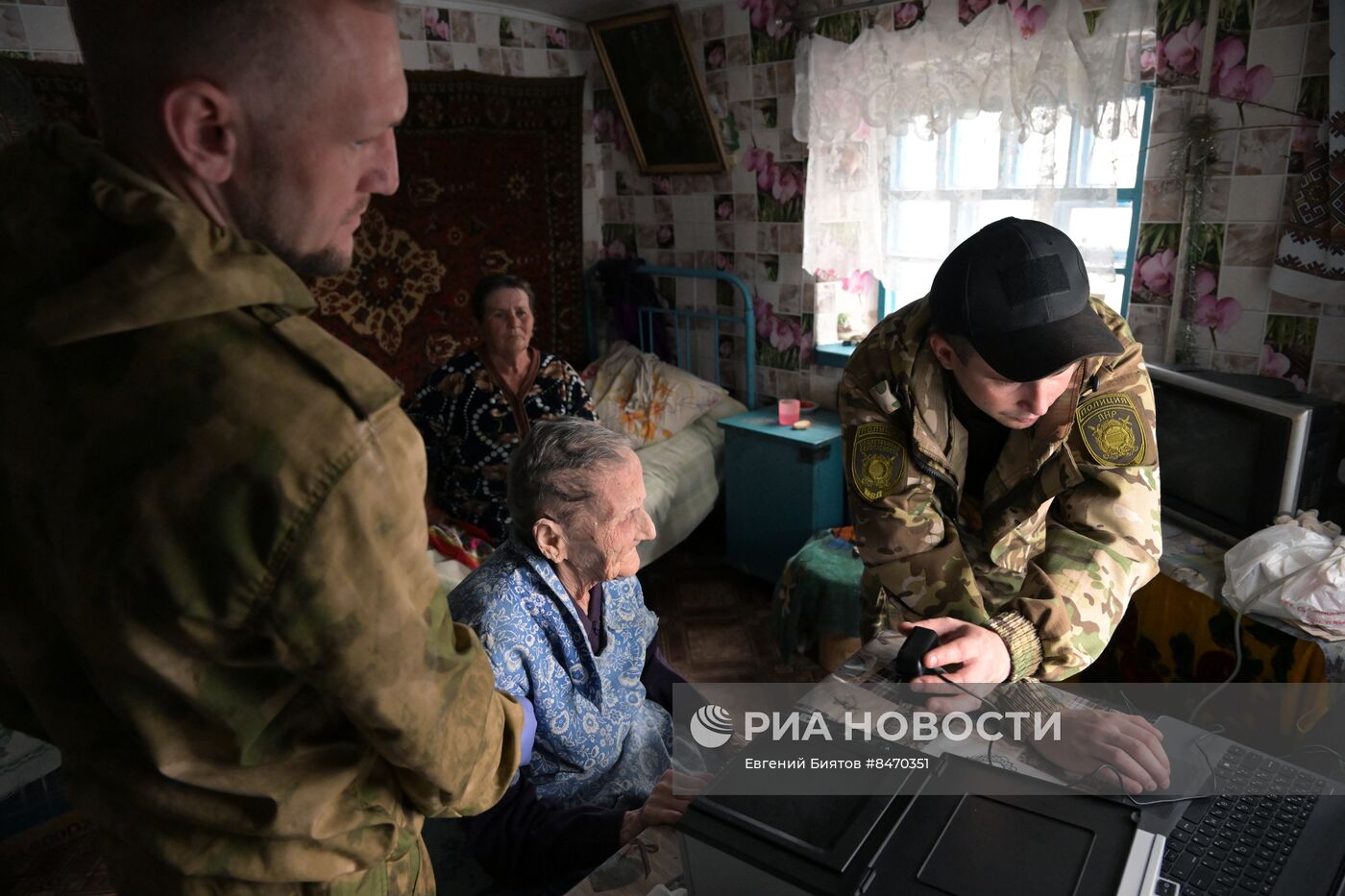 Подача заявлений маломобильных граждан на получение паспортов РФ на освобожденных территориях ЛНР