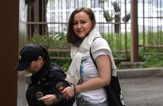 Рассмотрение ходатайства о продлении ареста режиссеру Е. Беркович и драматургу С. Петрийчук 