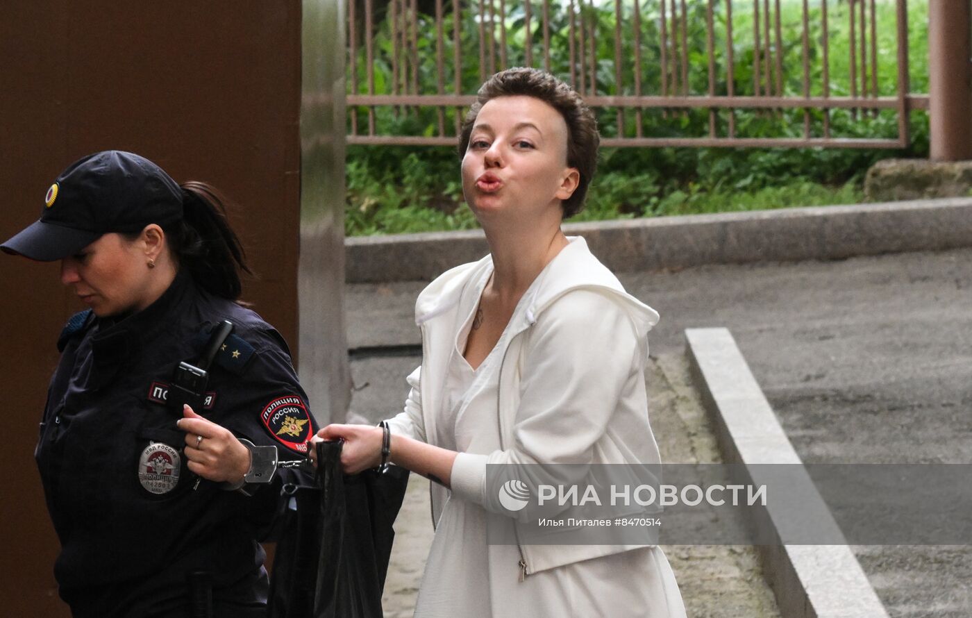 Рассмотрение ходатайства о продлении ареста режиссеру Е. Беркович и драматургу С. Петрийчук 