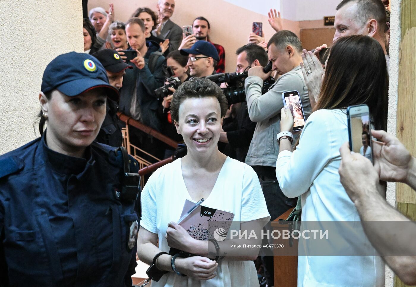 Рассмотрение ходатайства о продлении ареста режиссеру Е. Беркович и драматургу С. Петрийчук