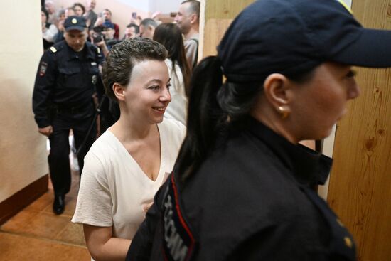 Рассмотрение ходатайства о продлении ареста режиссеру Е. Беркович и драматургу С. Петрийчук 