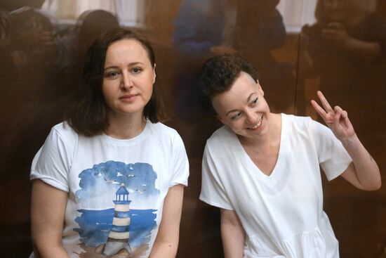 Рассмотрение ходатайства о продлении ареста режиссеру Е. Беркович и драматургу С. Петрийчук 