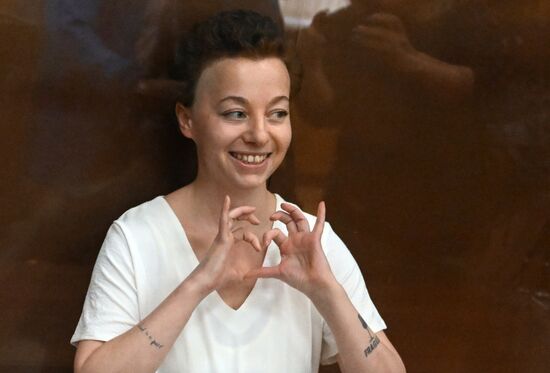 Рассмотрение ходатайства о продлении ареста режиссеру Е. Беркович и драматургу С. Петрийчук 