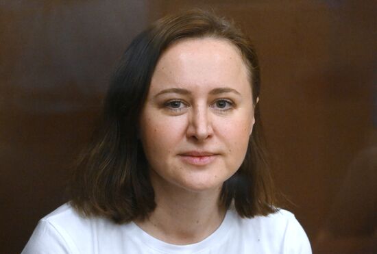 Рассмотрение ходатайства о продлении ареста режиссеру Е. Беркович и драматургу С. Петрийчук 