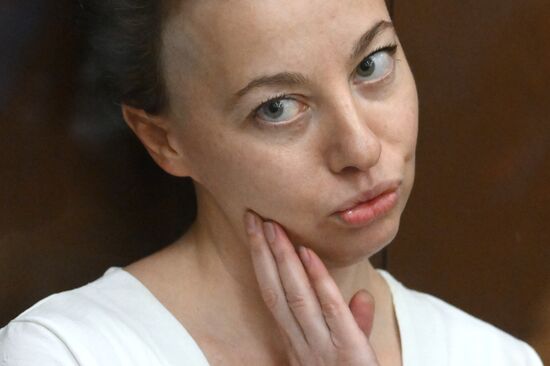 Рассмотрение ходатайства о продлении ареста режиссеру Е. Беркович и драматургу С. Петрийчук 