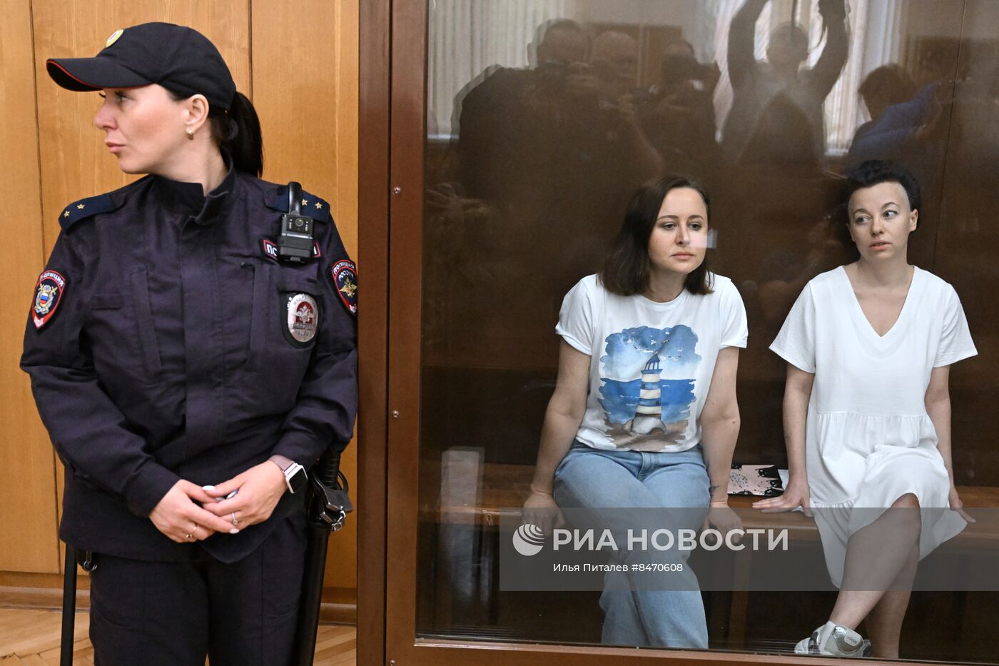 Рассмотрение ходатайства о продлении ареста режиссеру Е. Беркович и драматургу С. Петрийчук