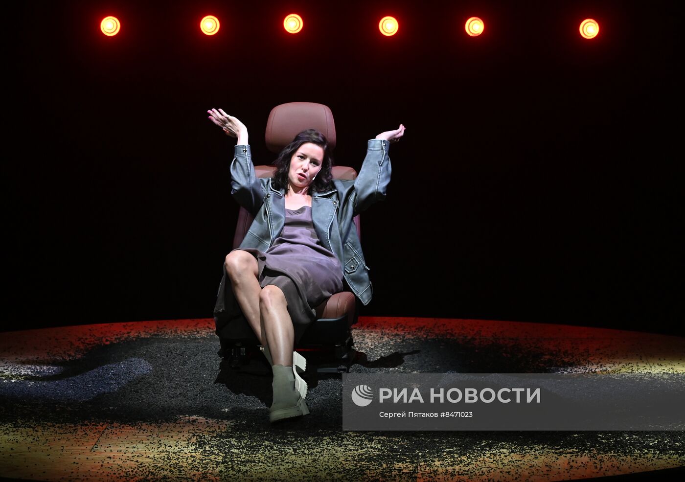Спектакль "Наедине" в Театре на Таганке