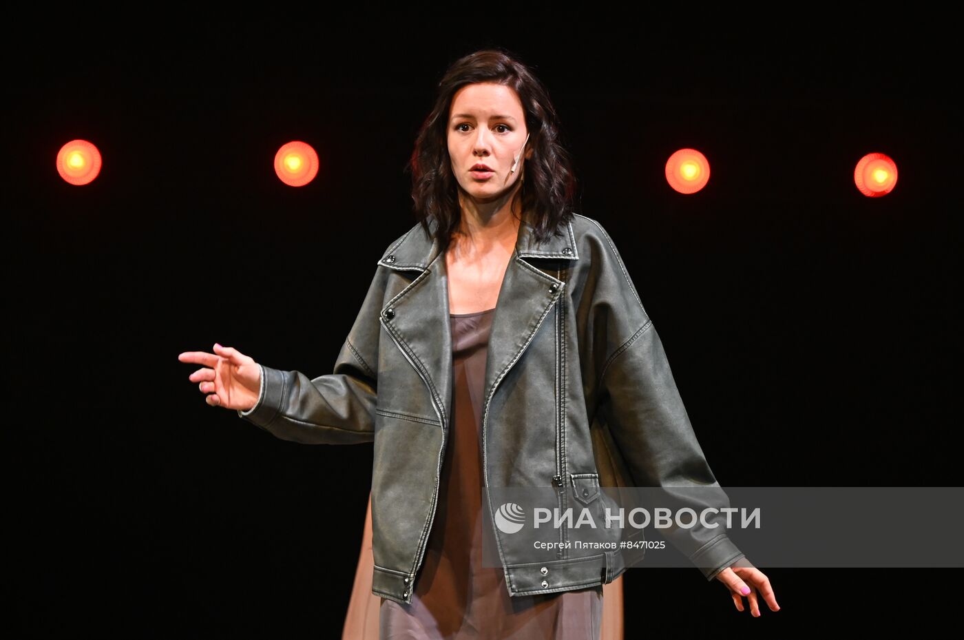 Спектакль "Наедине" в Театре на Таганке