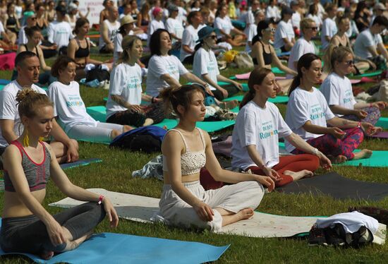 9-й Международный день йоги Yoga Day Russia