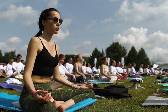 9-й Международный день йоги Yoga Day Russia