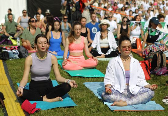 9-й Международный день йоги Yoga Day Russia