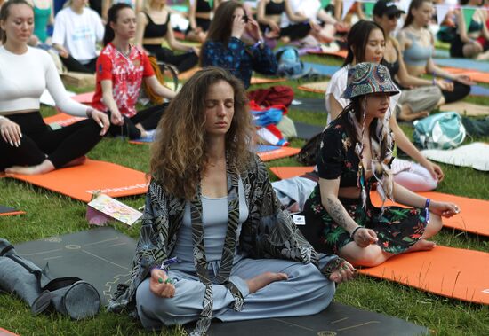 9-й Международный день йоги Yoga Day Russia