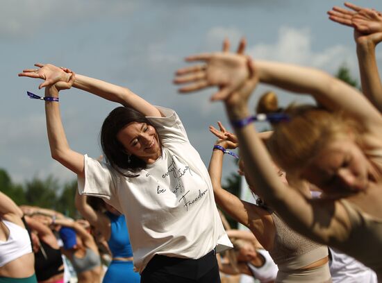 9-й Международный день йоги Yoga Day Russia