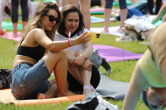 9-й Международный день йоги Yoga Day Russia