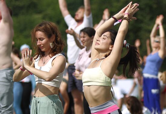 9-й Международный день йоги Yoga Day Russia