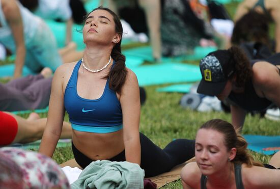 9-й Международный день йоги Yoga Day Russia