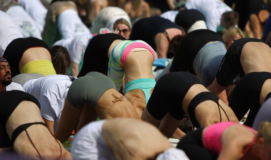 9-й Международный день йоги Yoga Day Russia