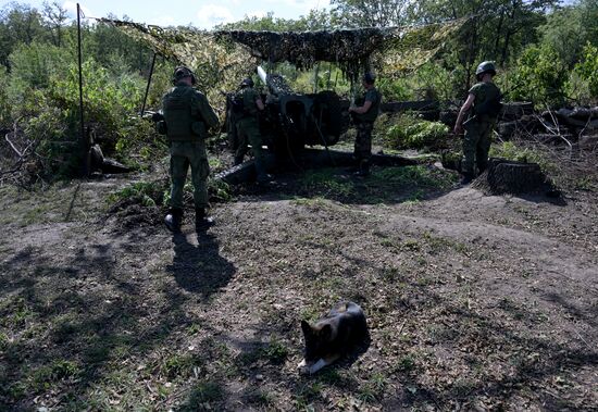 Артиллерия 2-го армейского корпуса Южной группировки войск ведет огонь агитационными снарядами по позициям ВСУ