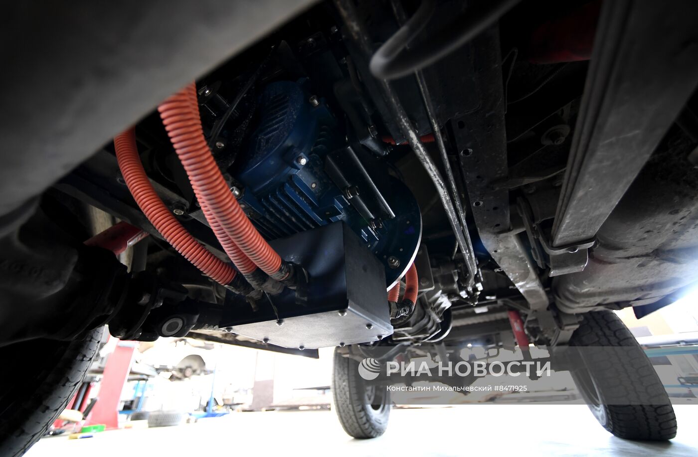 В Крыму создали электромобиль на базе УАЗ "Буханка"