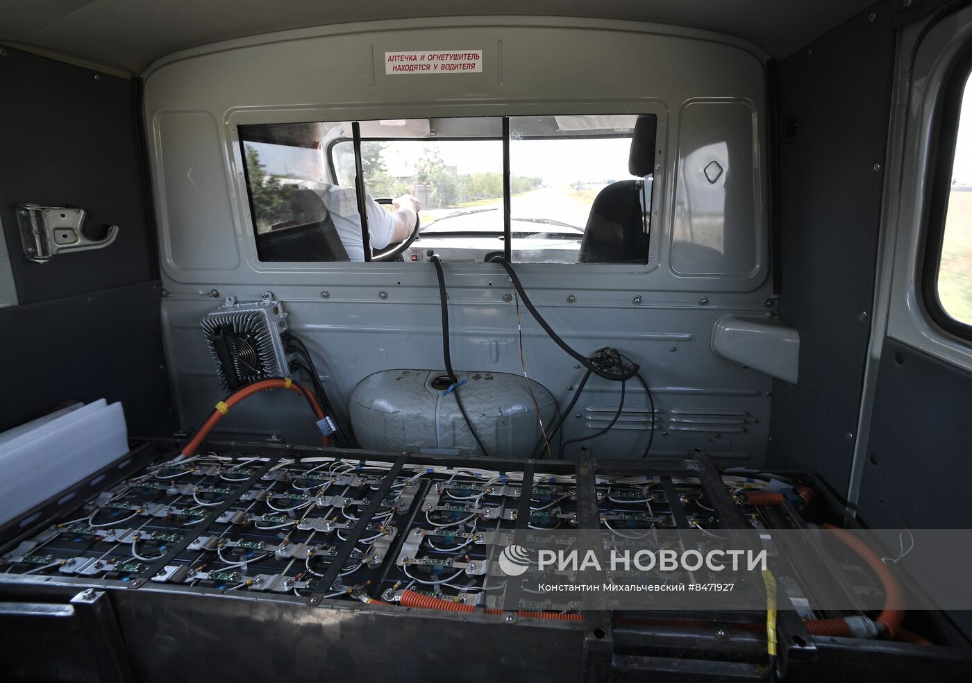 В Крыму создали электромобиль на базе УАЗ "Буханка"