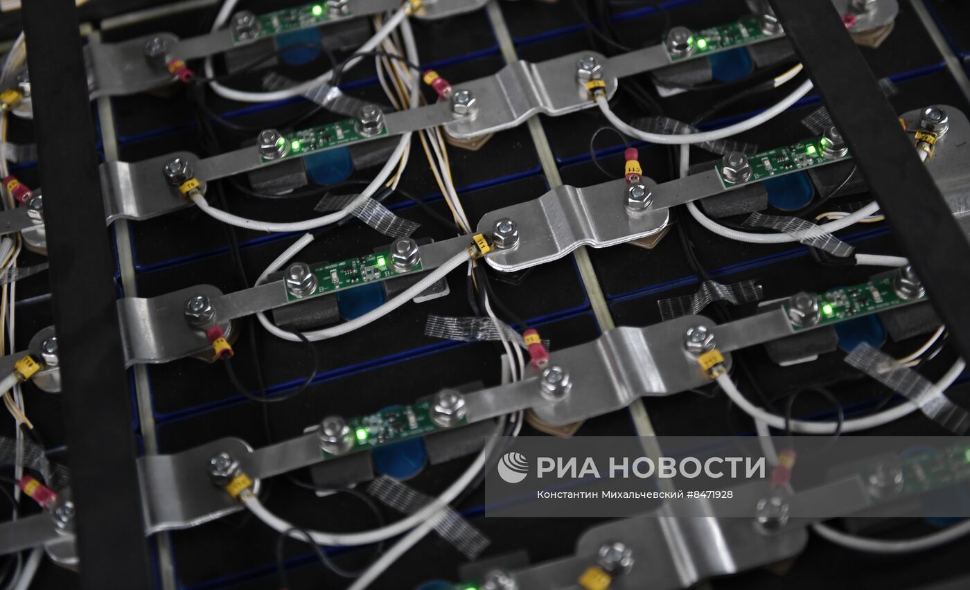 В Крыму создали электромобиль на базе УАЗ "Буханка"