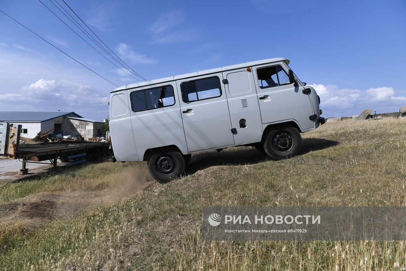 В Крыму создали электромобиль на базе УАЗ "Буханка"