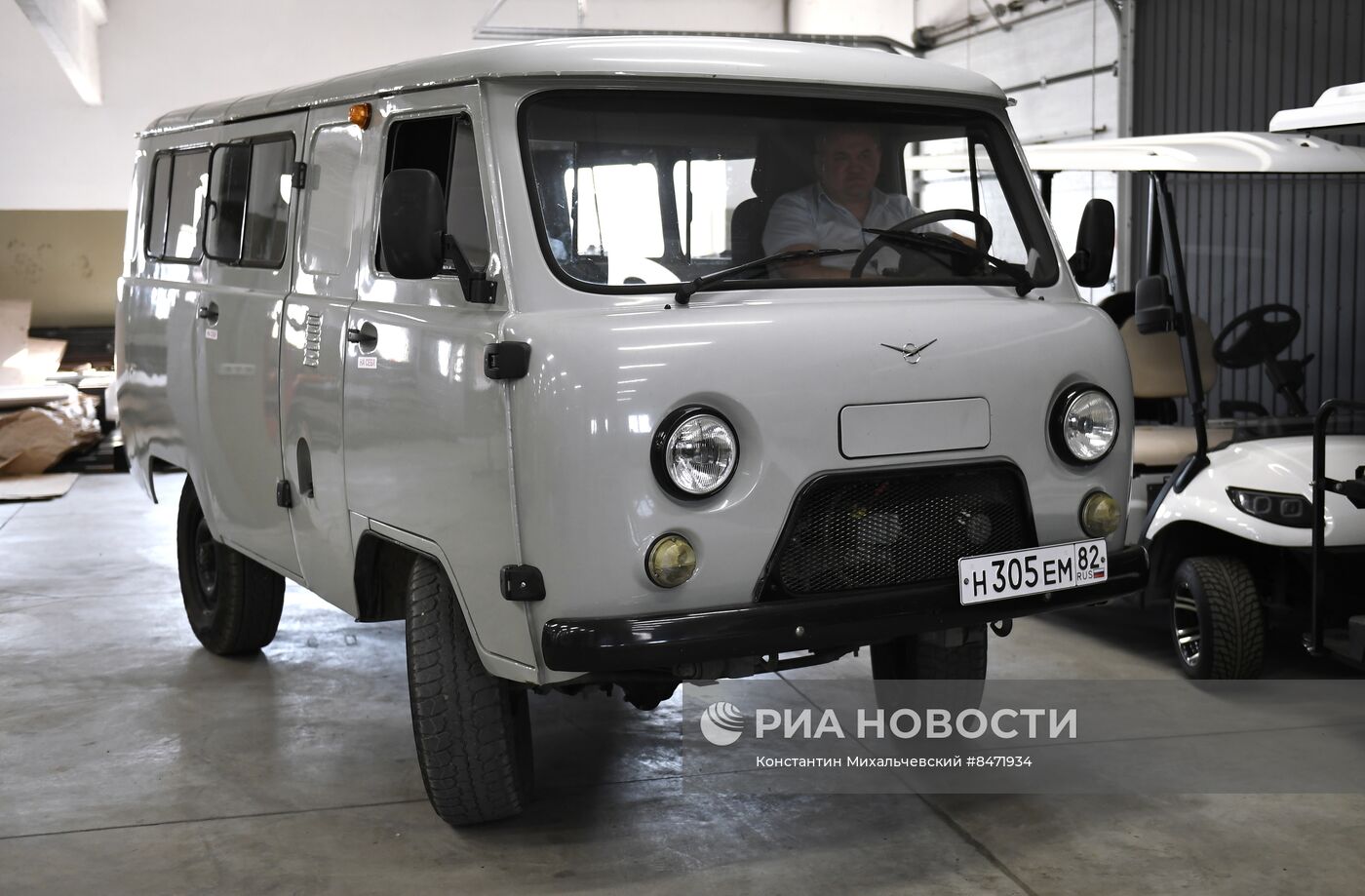 В Крыму создали электромобиль на базе УАЗ "Буханка"