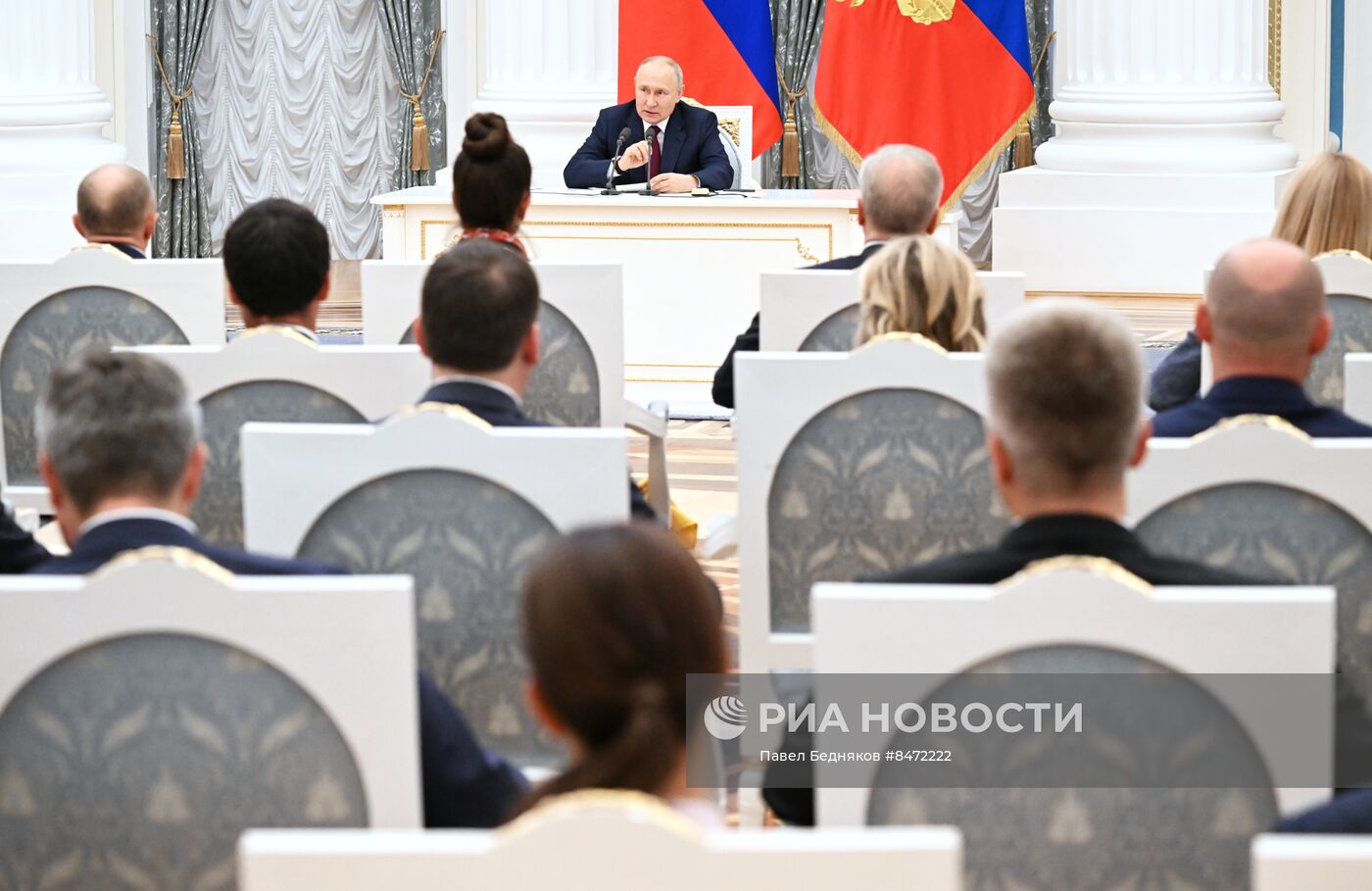 Президент РФ В. Путин встретился с выпускниками РАНХиГС