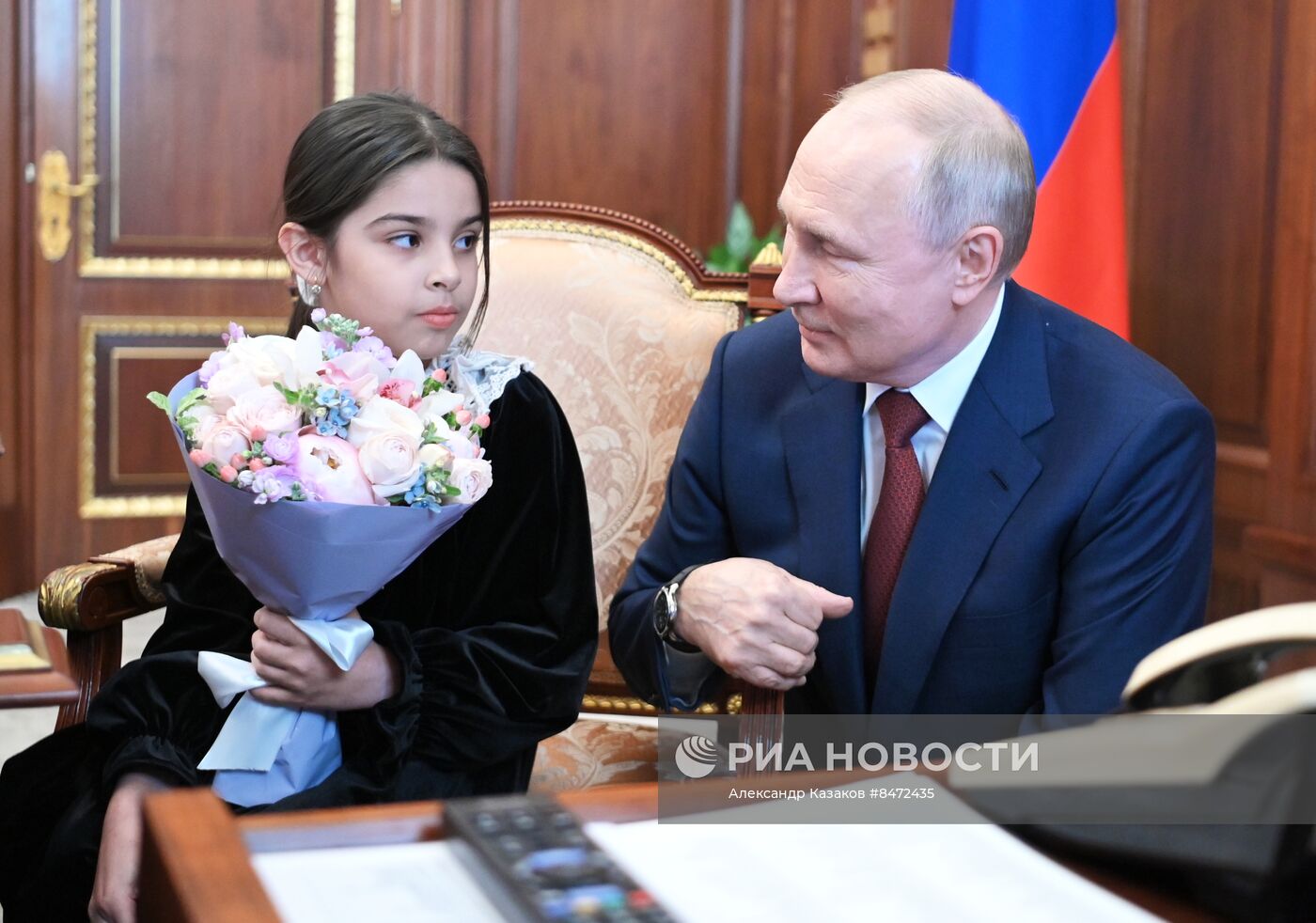 Президент РФ В. Путин встретился с девочкой Раисат Акиповой из Дагестана