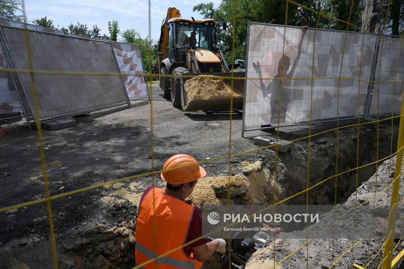 Замена аварийных участков сетей теплоснабжения московскими специалистами в Луганске