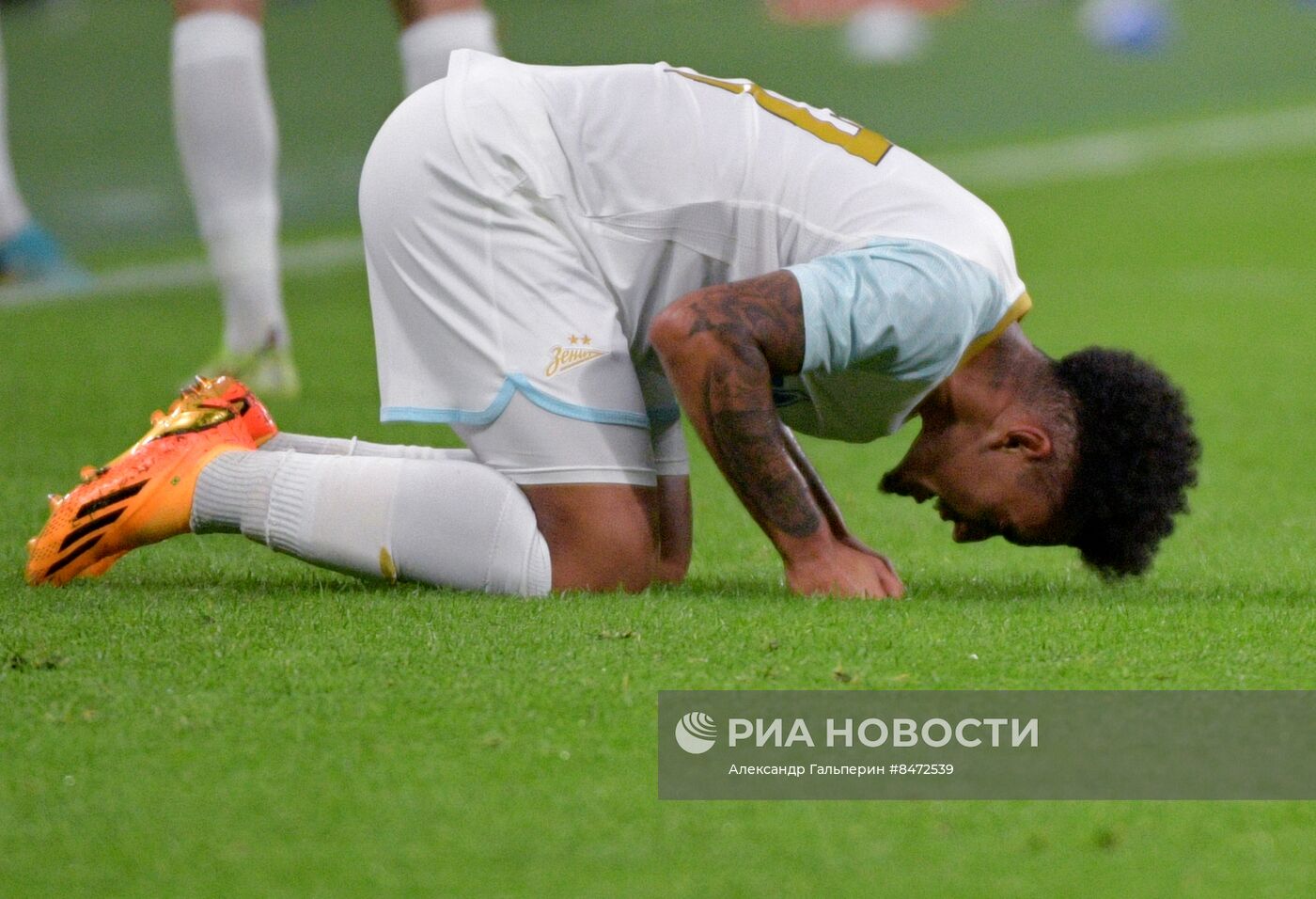 Футбол. Кубок PARI Премьер. Матч "Црвена Звезда" - "Зенит"