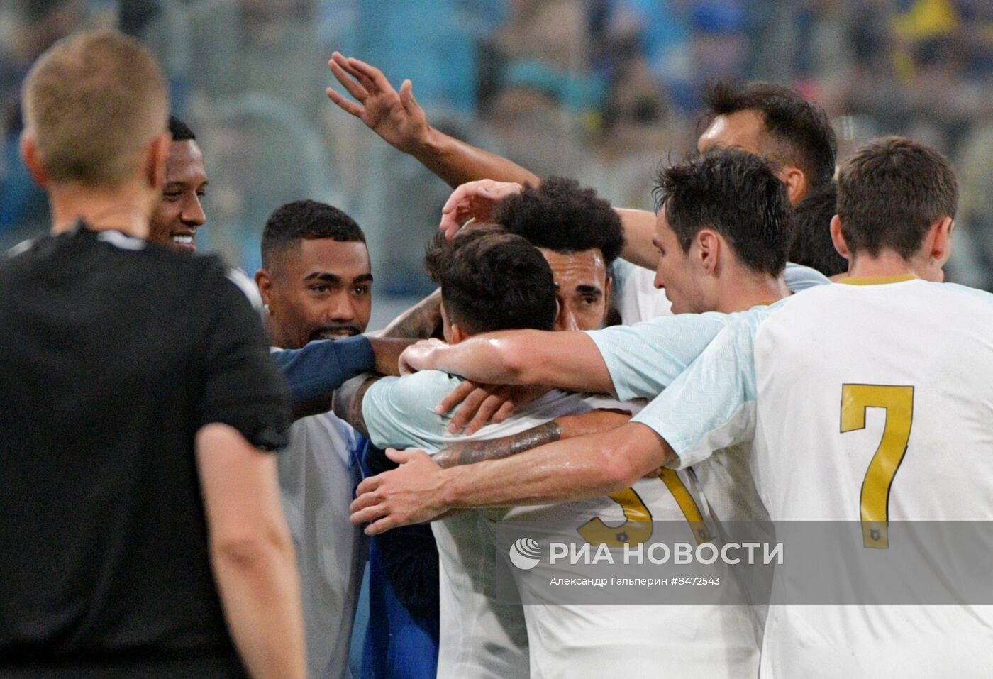 Футбол. Кубок PARI Премьер. Матч "Црвена Звезда" - "Зенит"