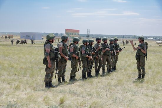 С. Шойгу проверил в ЮВО боевую подготовку военнослужащих