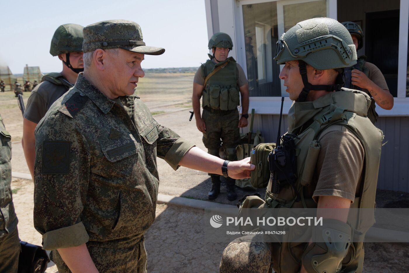 С. Шойгу проверил в ЮВО боевую подготовку военнослужащих