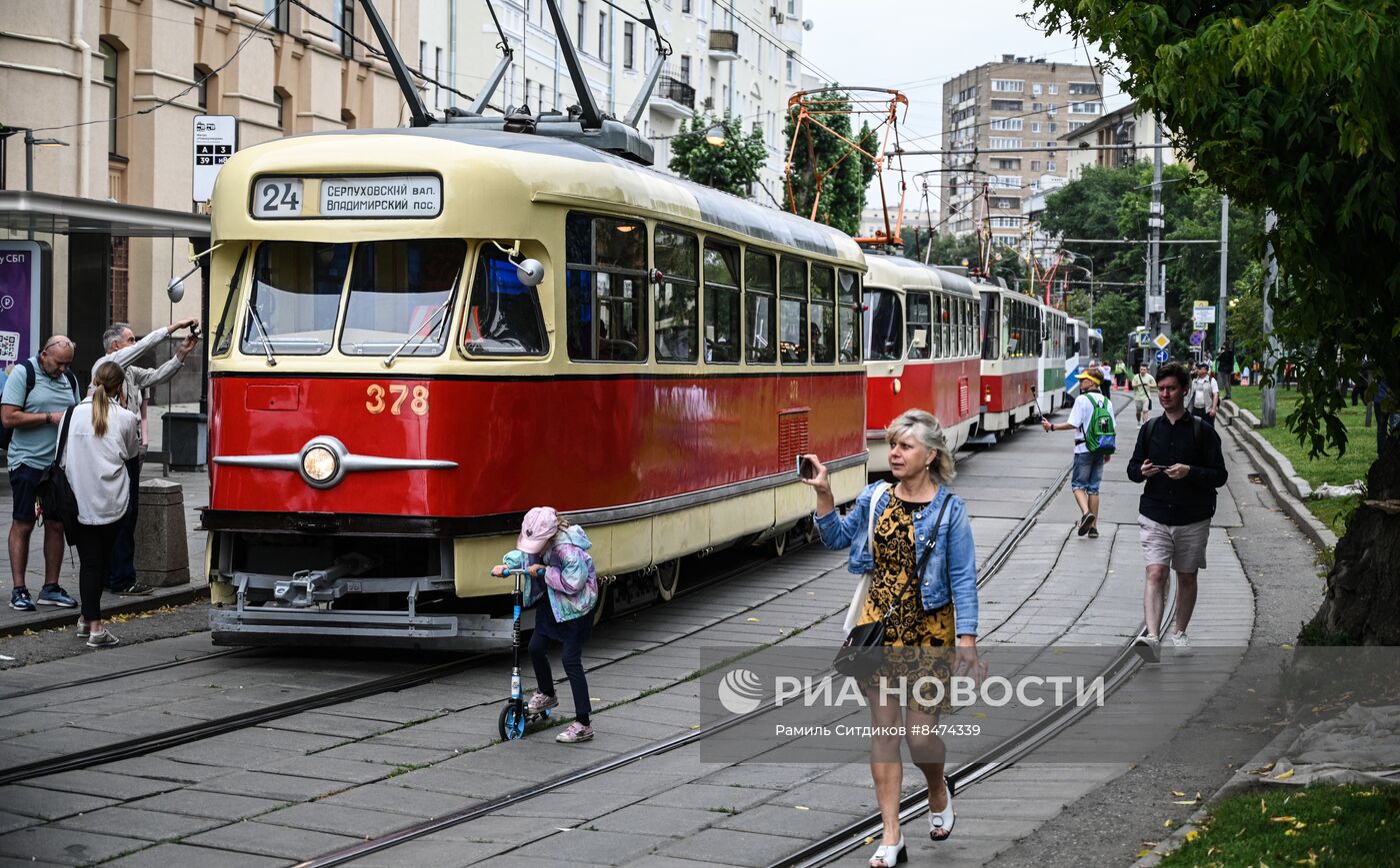 Парад ретротранспорта в Москве