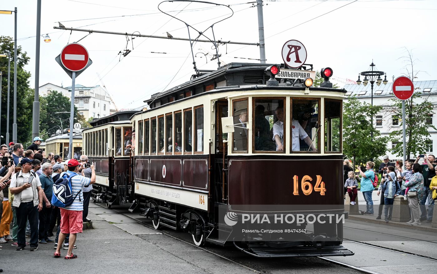 Парад ретротранспорта в Москве