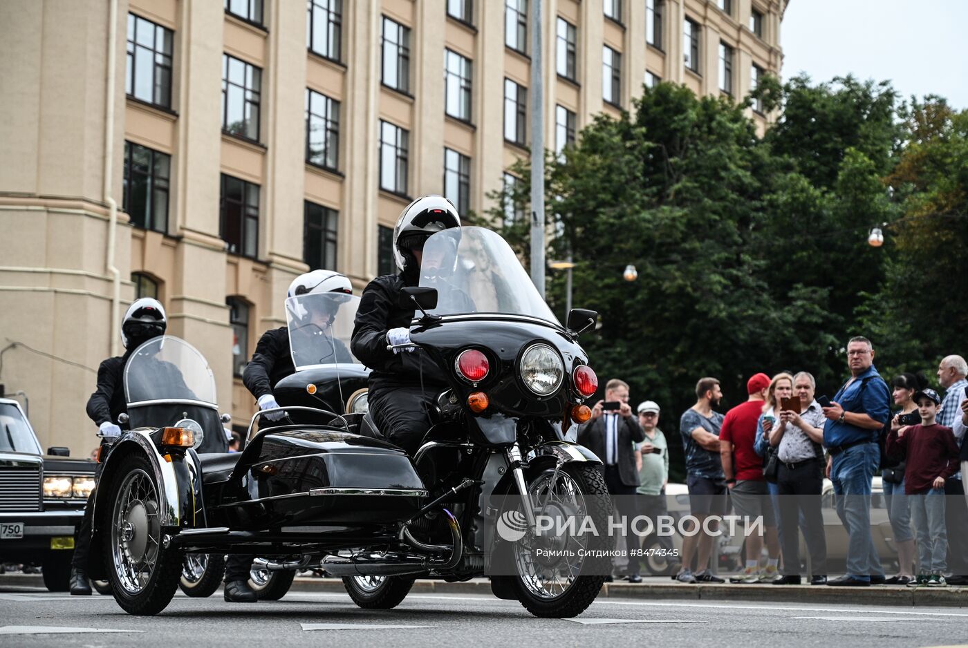 Парад ретротранспорта в Москве