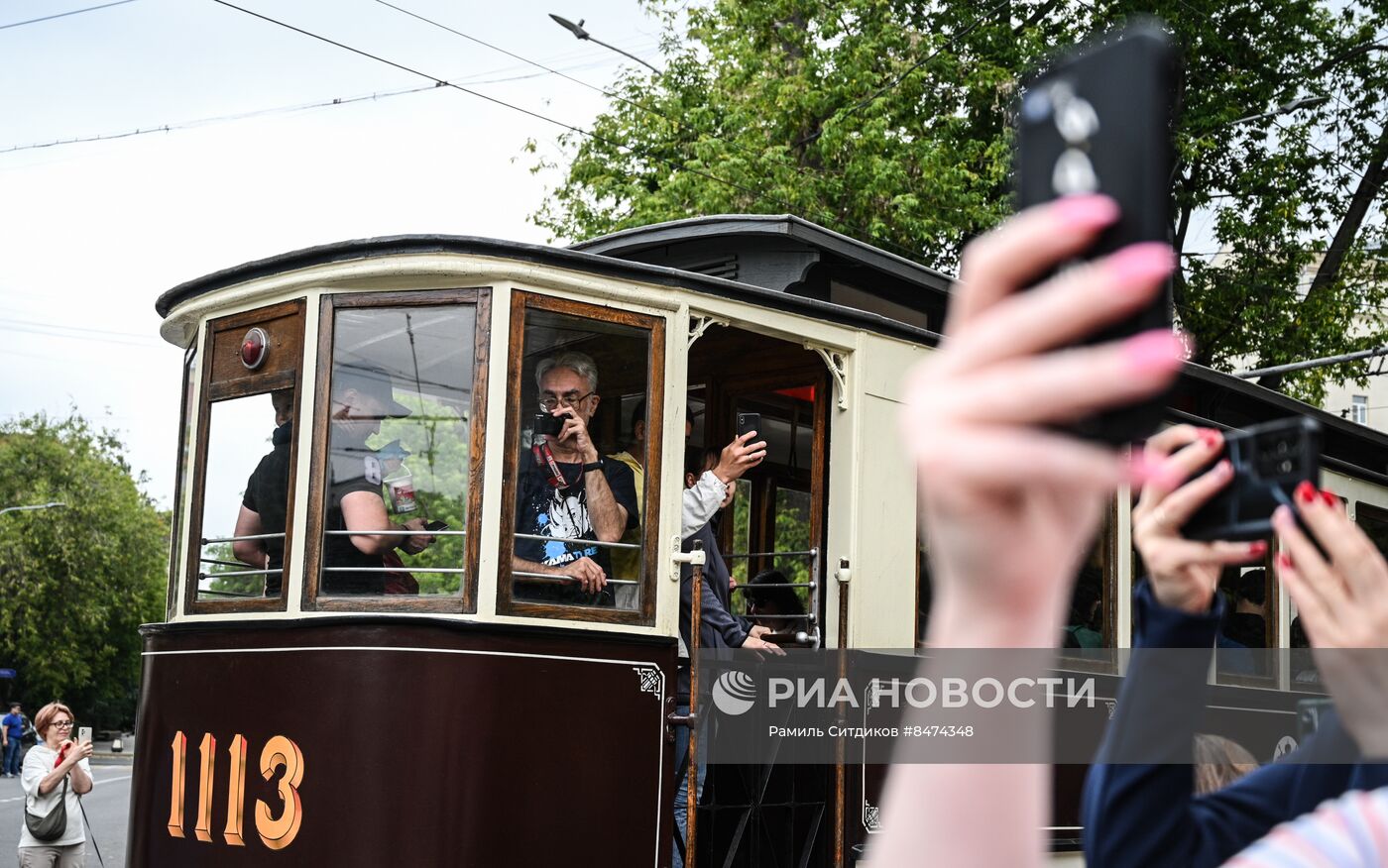 Парад ретротранспорта в Москве