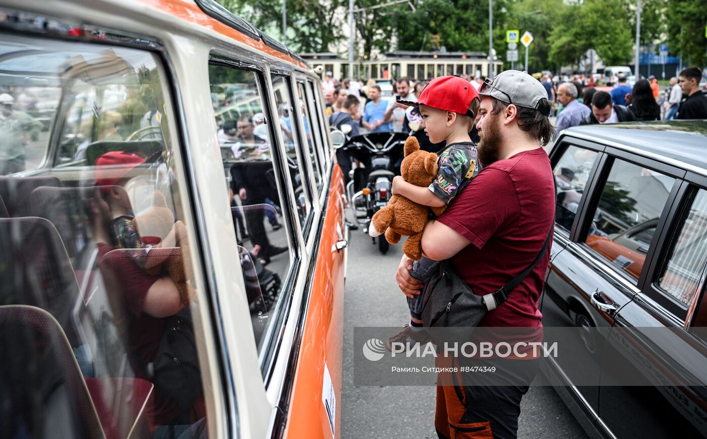 Парад ретротранспорта в Москве