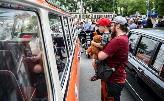 Парад ретротранспорта в Москве