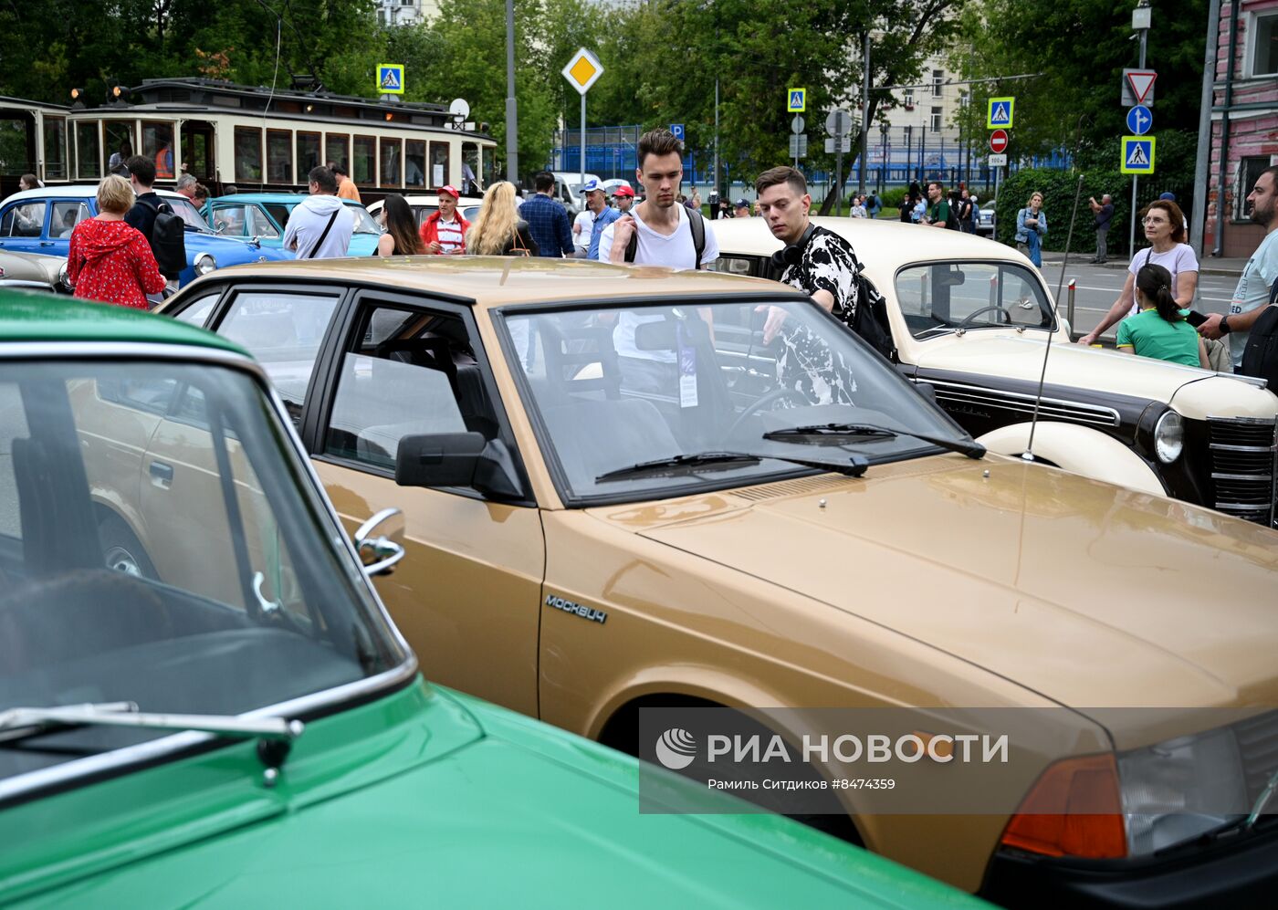 Парад ретротранспорта в Москве