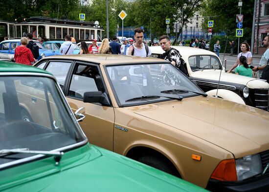 Парад ретротранспорта в Москве