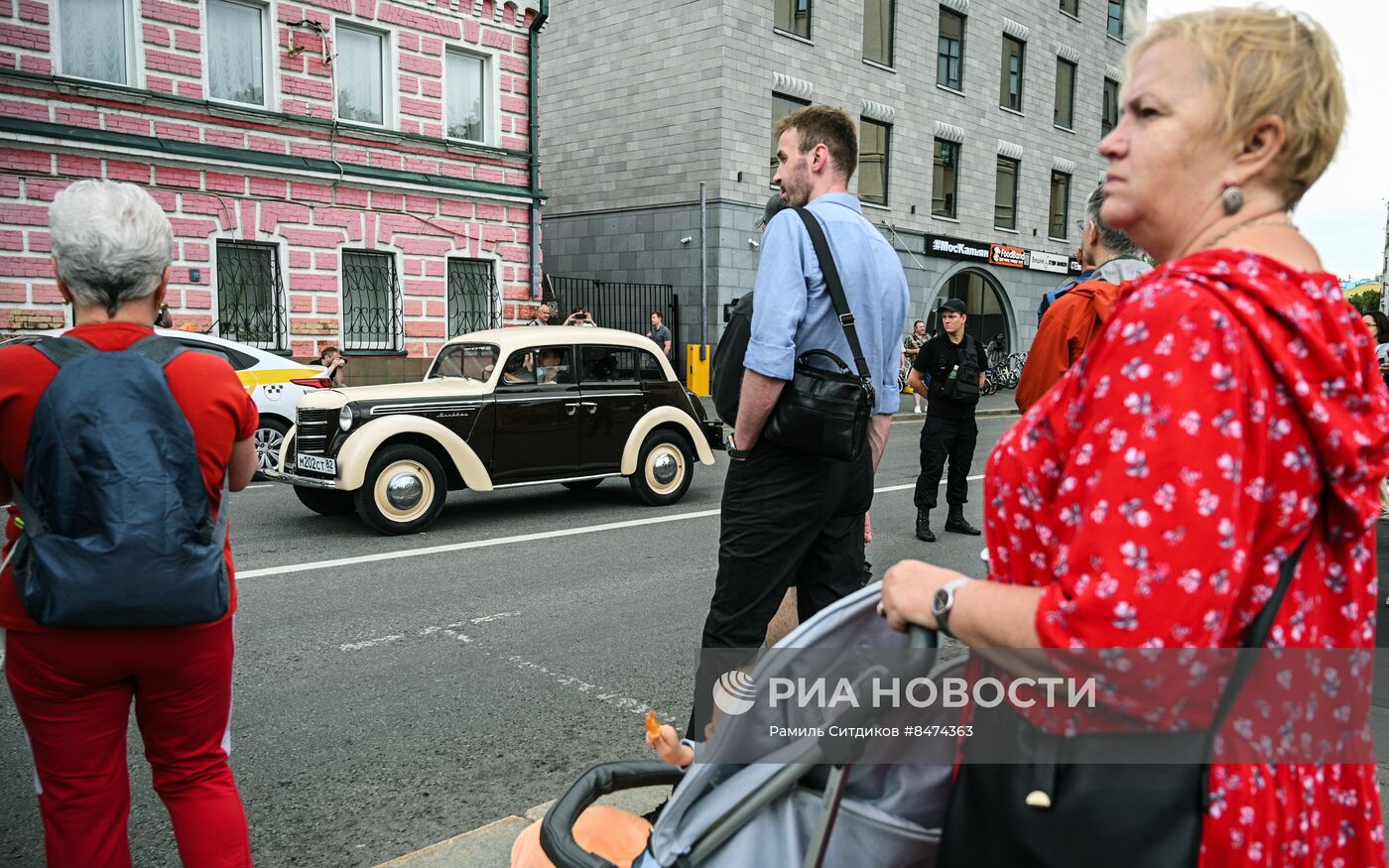 Парад ретротранспорта в Москве