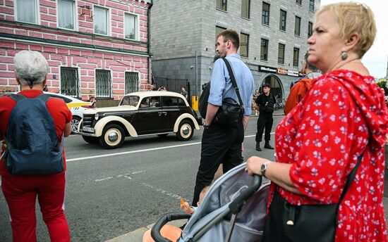 Парад ретротранспорта в Москве