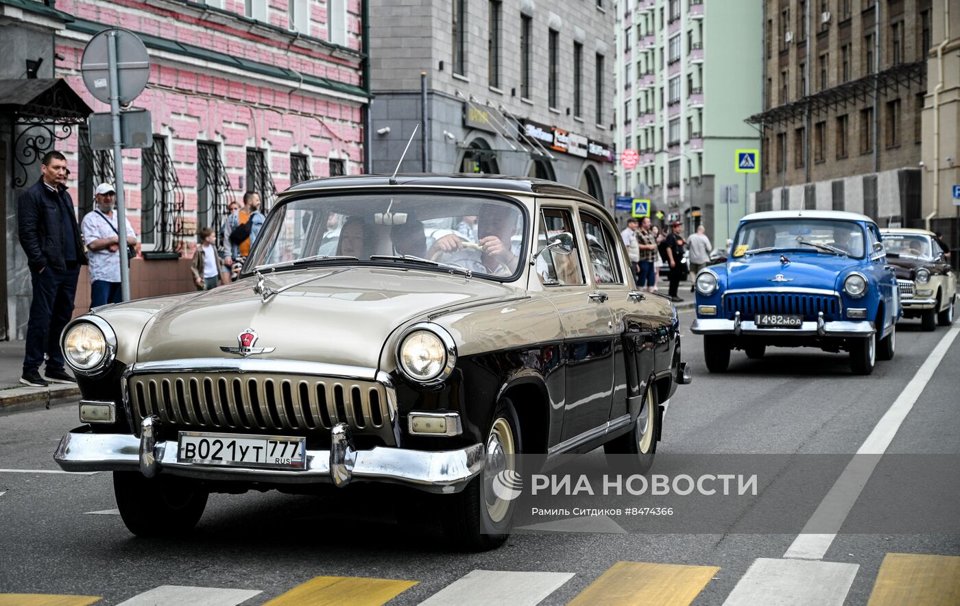 Парад ретротранспорта в Москве