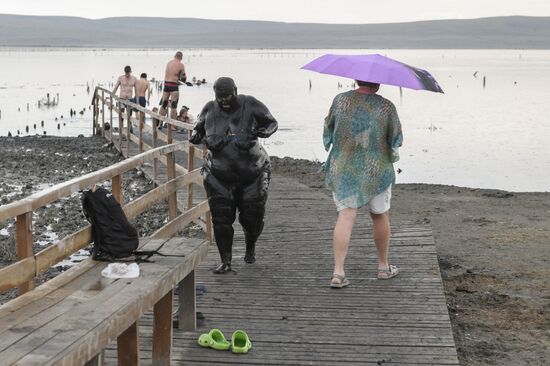 Отдых на озере с лечебной грязью Чокрак в Крыму