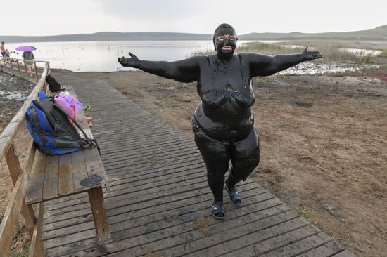 Отдых на озере с лечебной грязью Чокрак в Крыму